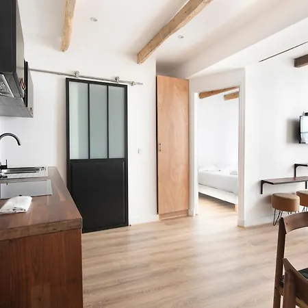 Pour 4 Voyageurs Dans Le Marais *