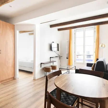 Pour 4 Voyageurs Dans Le Marais * パリ